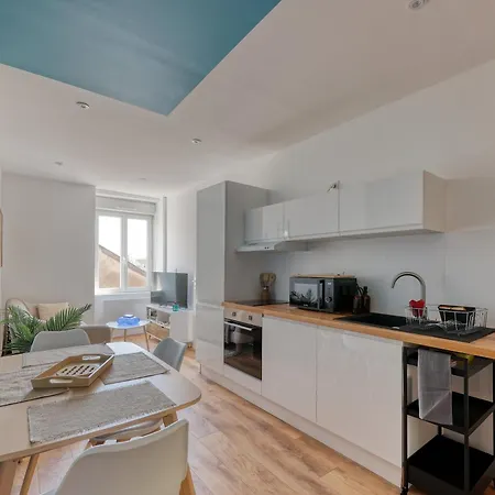 Petite Parenthese Apartment